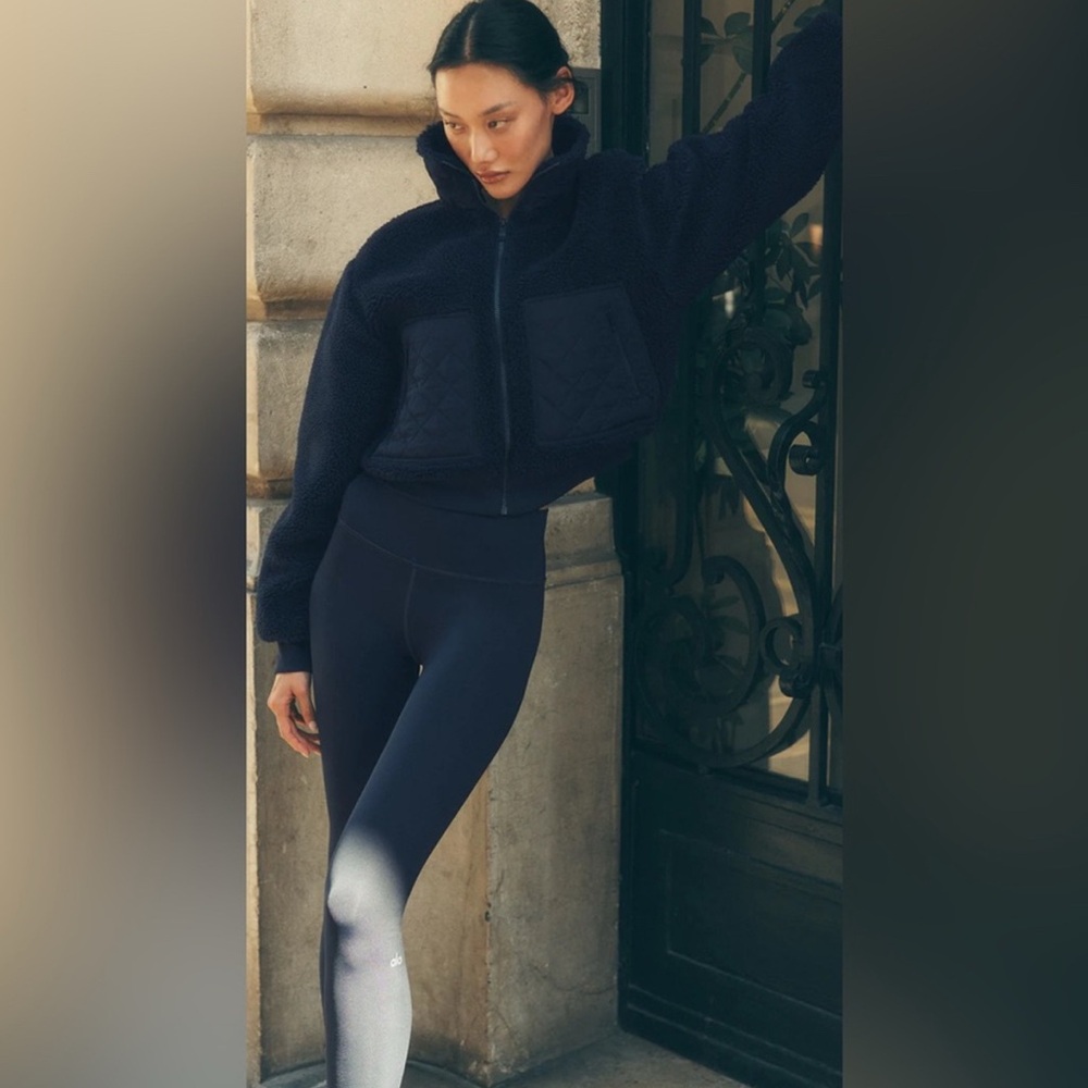 ALO Yoga Navy M, High-Waist Airlift Legging - full length new with tags and bag